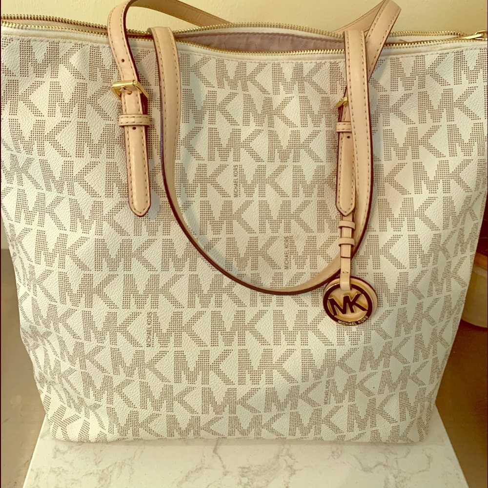Michael Kors large bucket bag